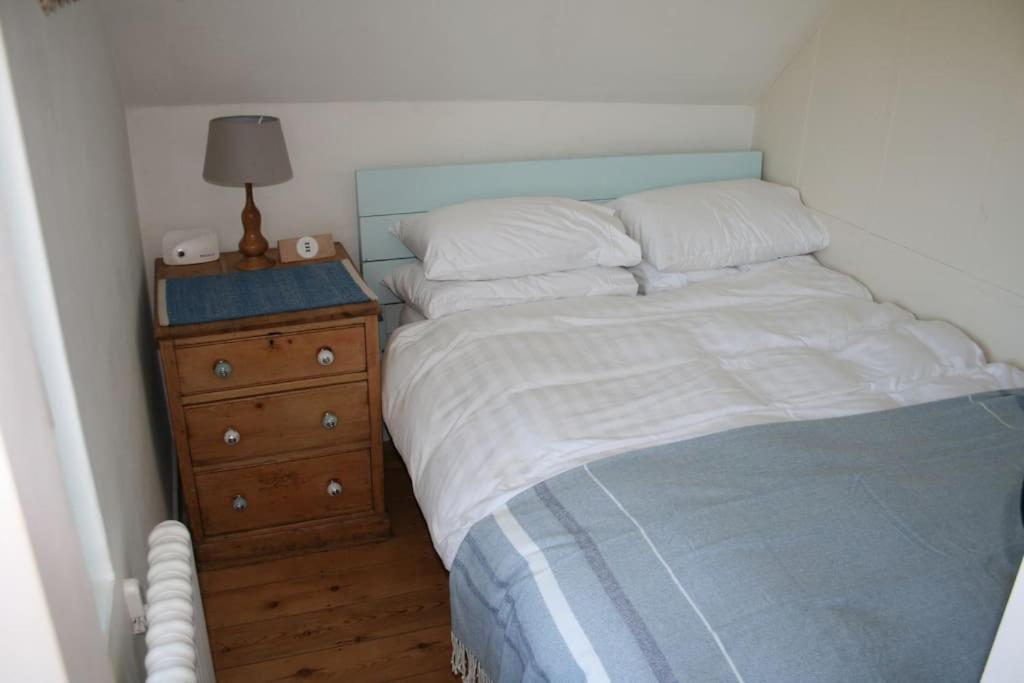Greystone Cottage - Sea Views, Short Stroll To A Beautiful Sandy Beach Brook  Extérieur photo