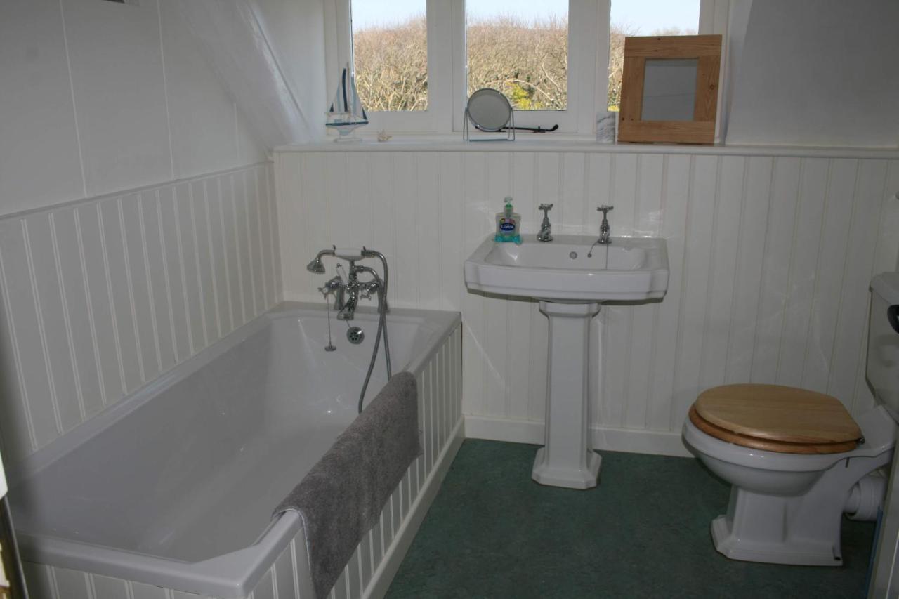 Greystone Cottage - Sea Views, Short Stroll To A Beautiful Sandy Beach Brook  Extérieur photo